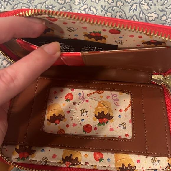 NWOT-Loungefly Winnie the Pooh wallet with ice cream cone - Picture 4 of 7